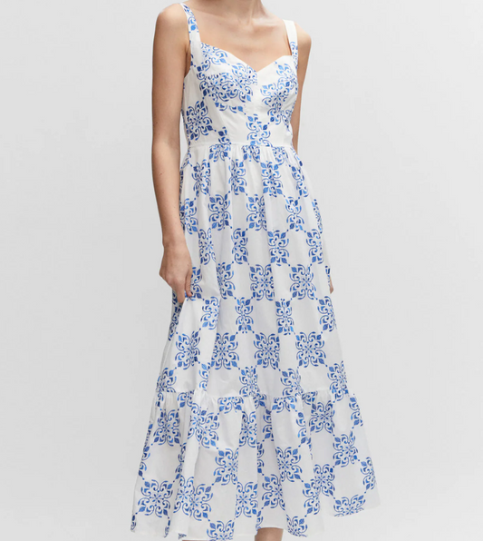 Well Tailored Dress with a Graceful Silhouette
