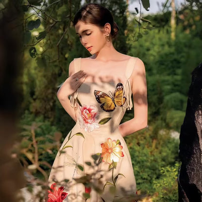 Beautifully Finished Dress in a Timeless Design