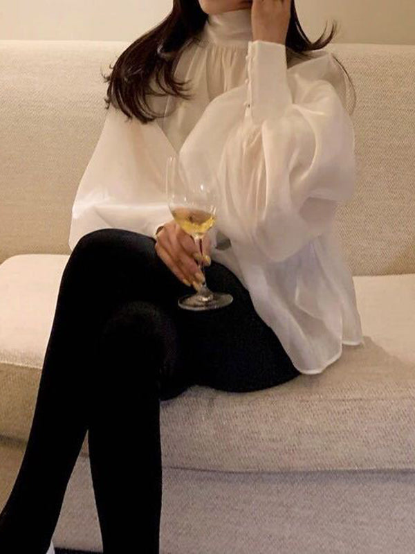 Well Tailored Blouse with a Graceful Silhouette