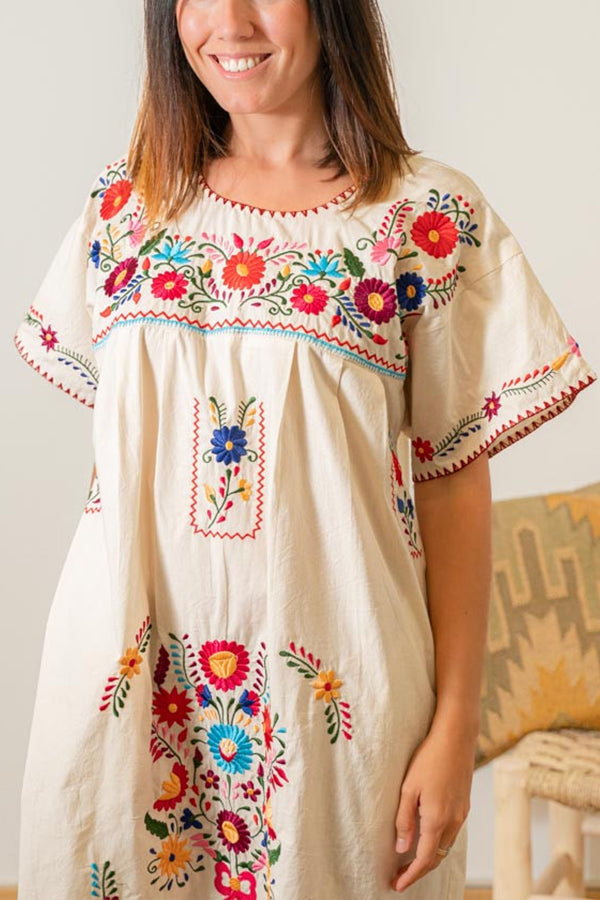 Classic Vintage Dress with a Flattering Fit
