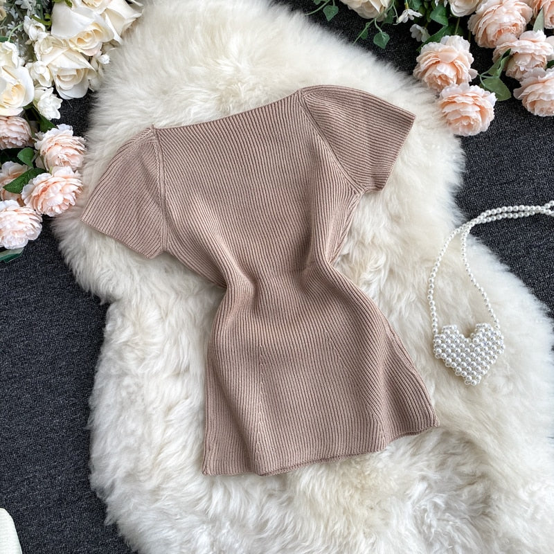 Effortlessly Elegant T-Shirt with a Timeless Design