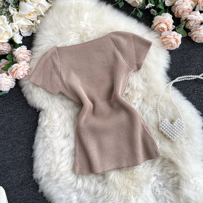 Effortlessly Elegant T-Shirt with a Timeless Design