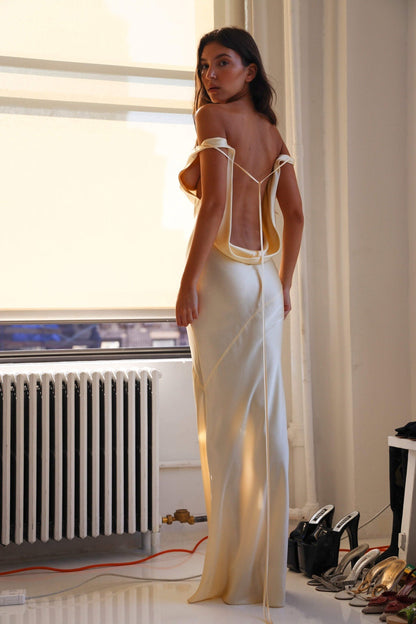 Effortlessly Elegant Dress with a Timeless Design