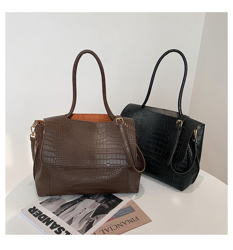 Sophisticated Bag with a Clean Classic Look
