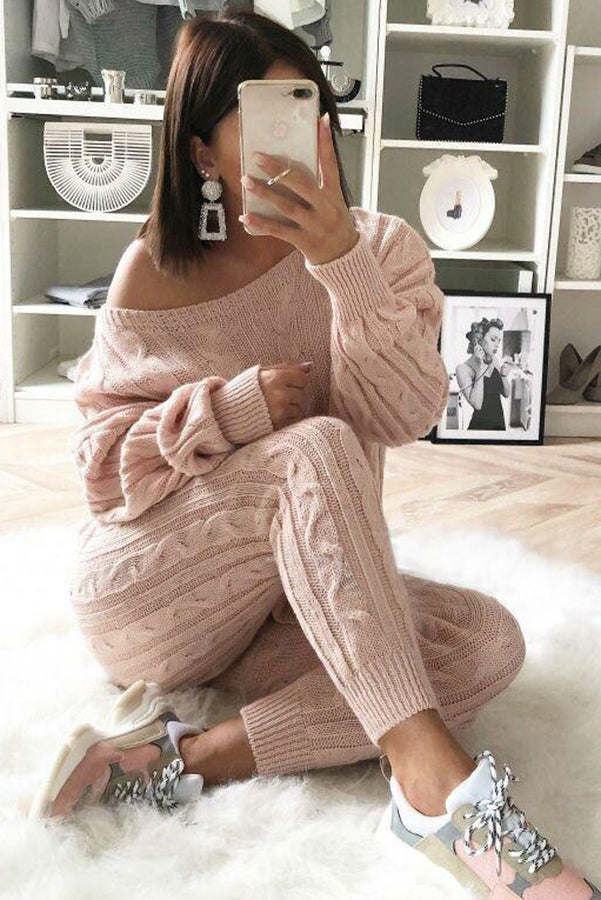 Effortlessly Elegant Sweater with a Timeless Design