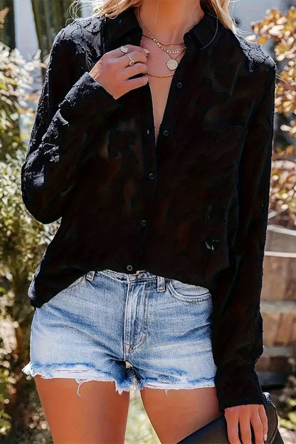 Effortlessly Elegant Top with a Timeless Design
