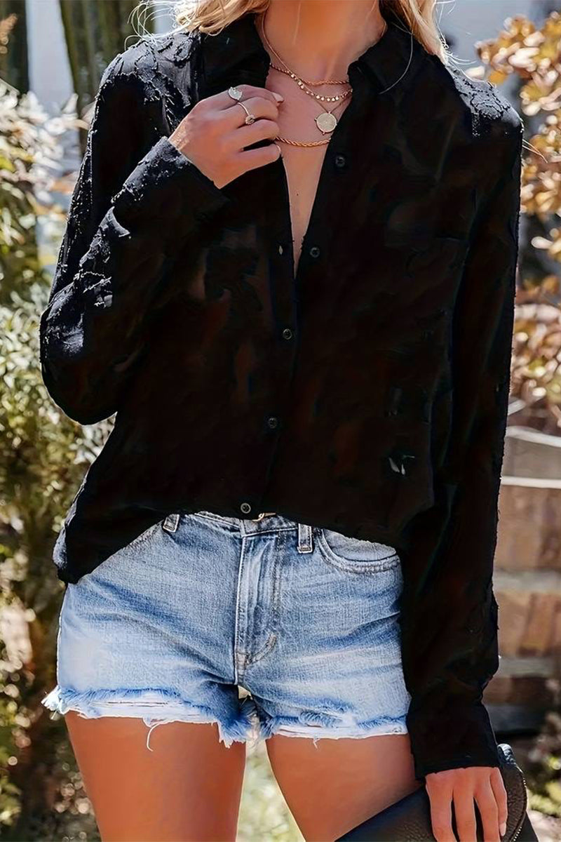 Effortlessly Elegant Top with a Timeless Design