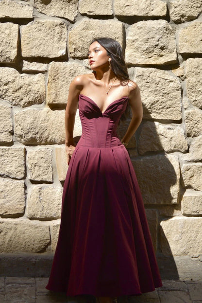 Beautifully Crafted Dress in a Classic Style