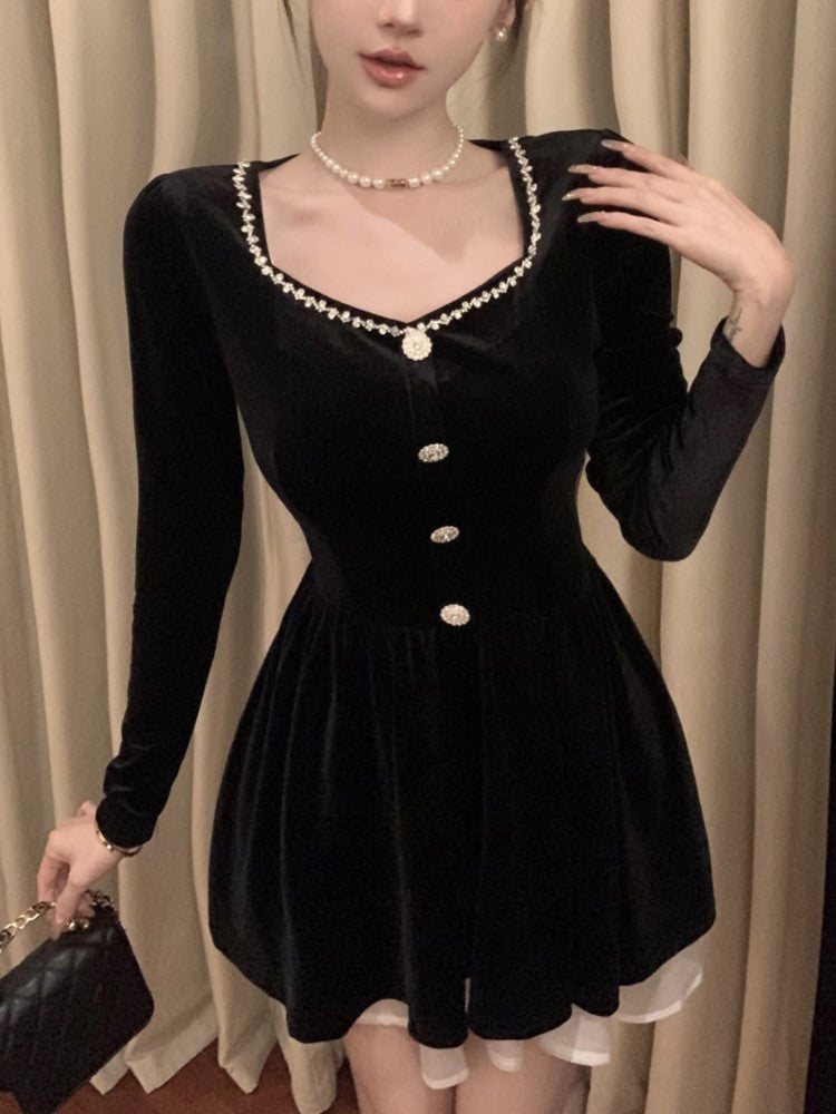 Beautifully Finished Dress in a Timeless Design