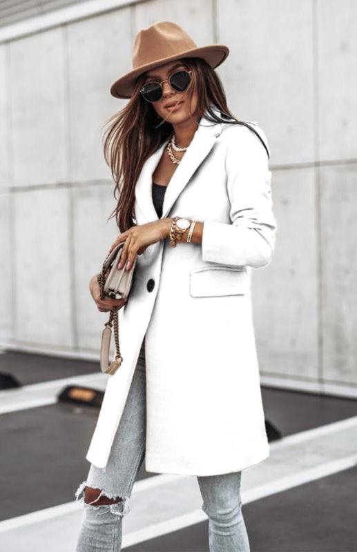 Effortlessly Elegant Coat with a Timeless Design