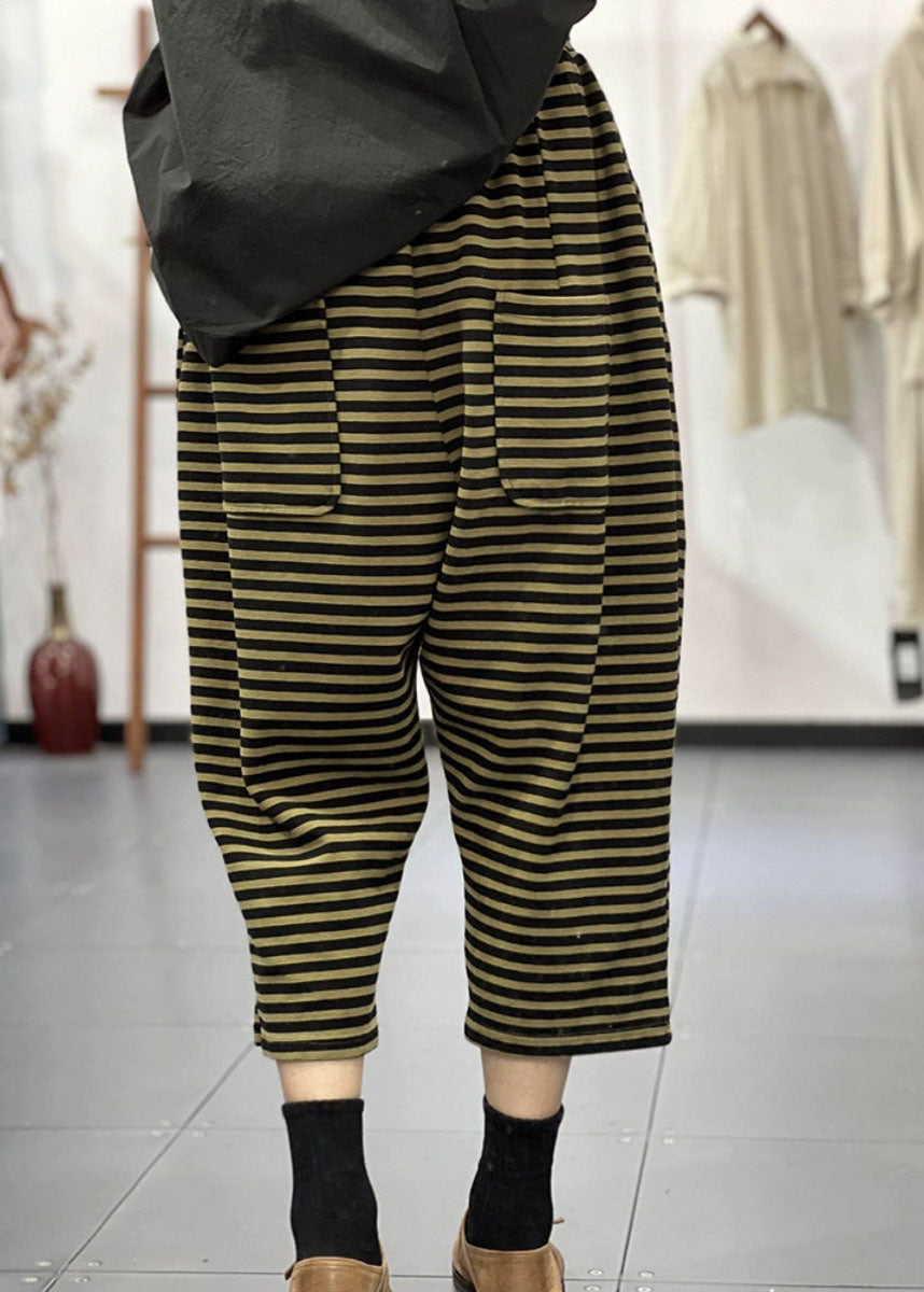 Effortlessly Elegant Pants with a Timeless Design