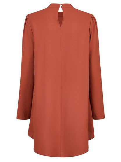 Well Tailored Blouse with a Graceful Silhouette