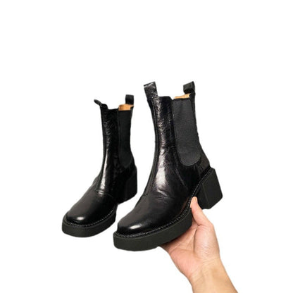 Effortlessly Elegant Boots with a Timeless Design
