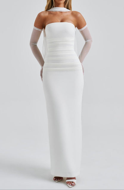 Beautifully Finished Dress in a Timeless Design