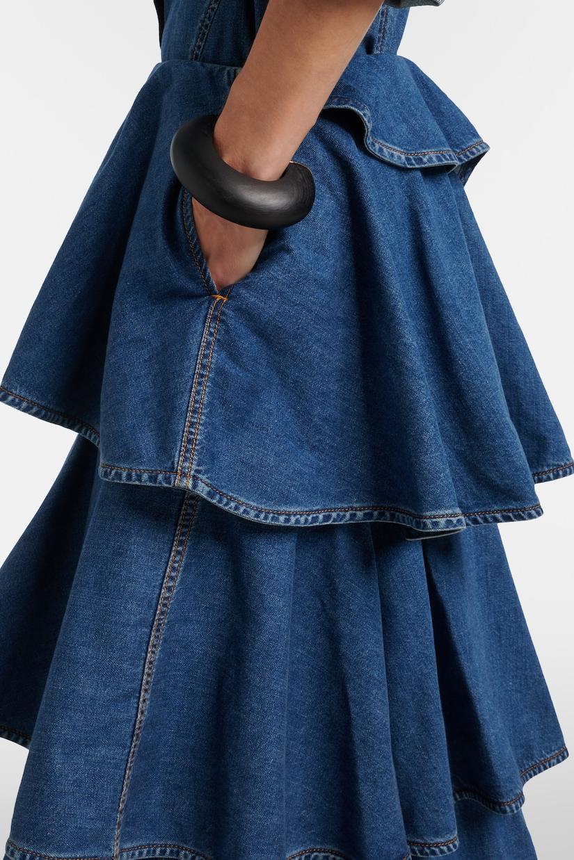Gracefully Styled Garment for Any Occasion