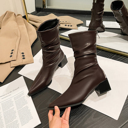 Effortlessly Elegant Boots with a Timeless Design