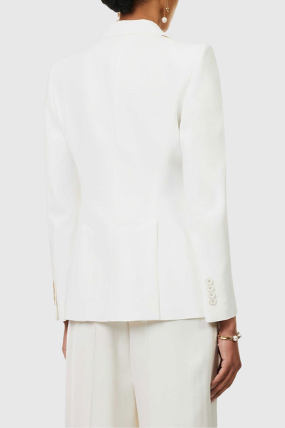 Well Tailored Pants with a Graceful Silhouette