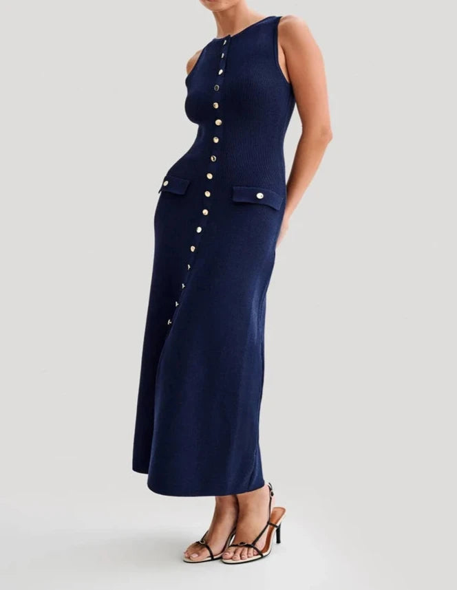 Well Tailored Dress with a Graceful Silhouette