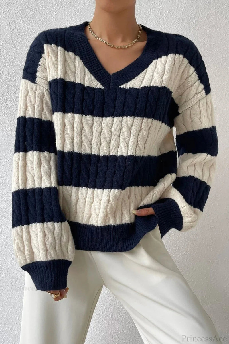Effortlessly Elegant Sweater with a Timeless Design