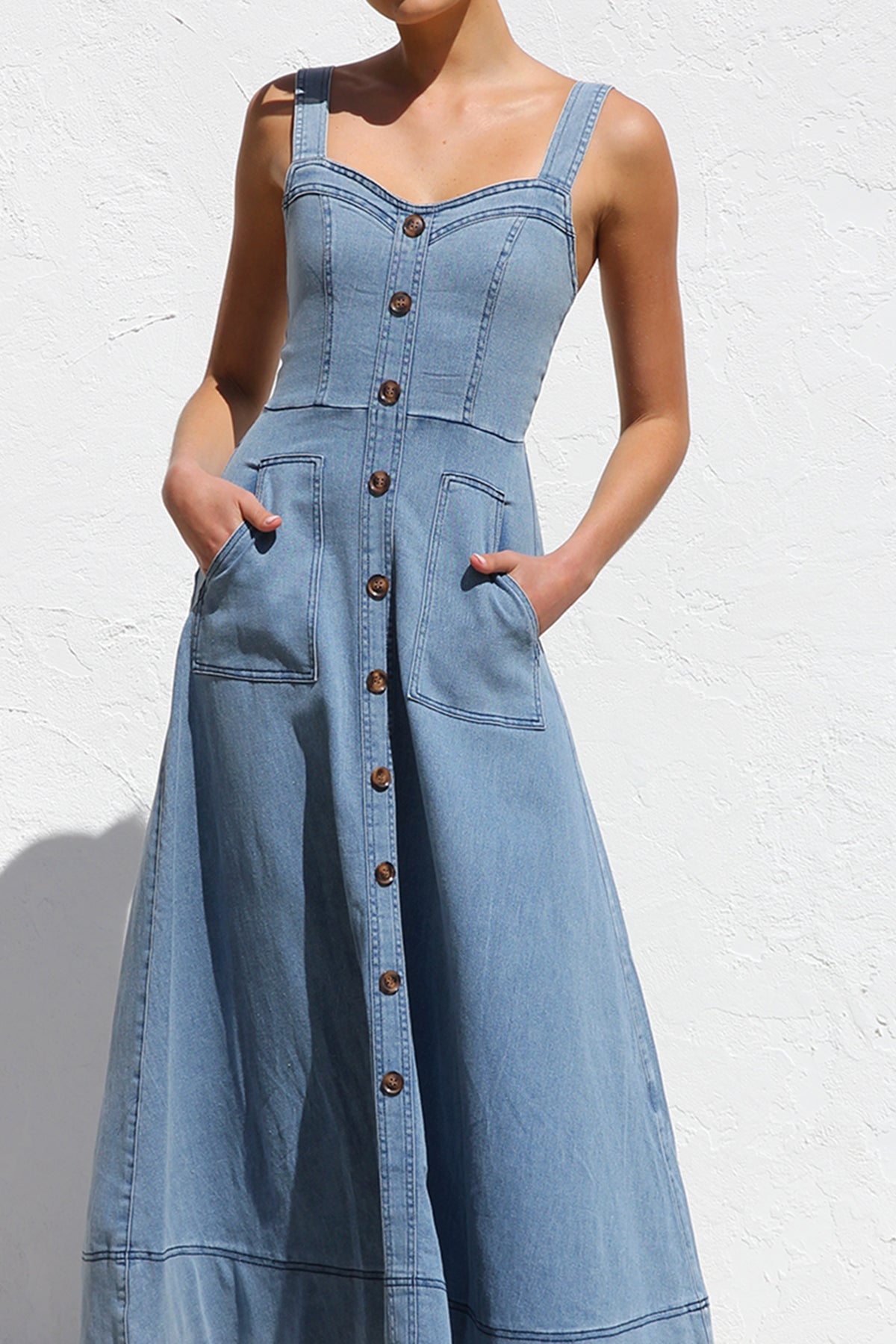Effortlessly Elegant Dress with a Timeless Design