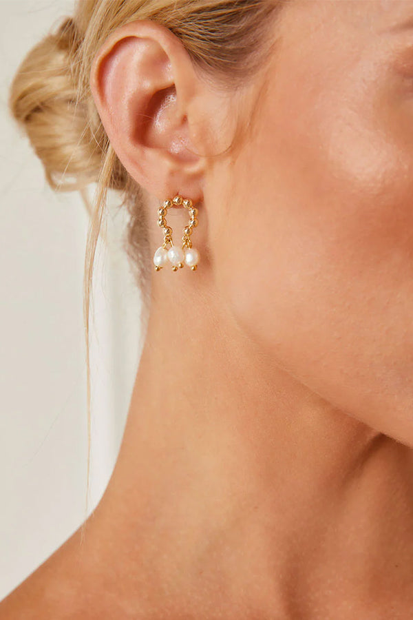 Effortlessly Elegant Garment with a Timeless Design