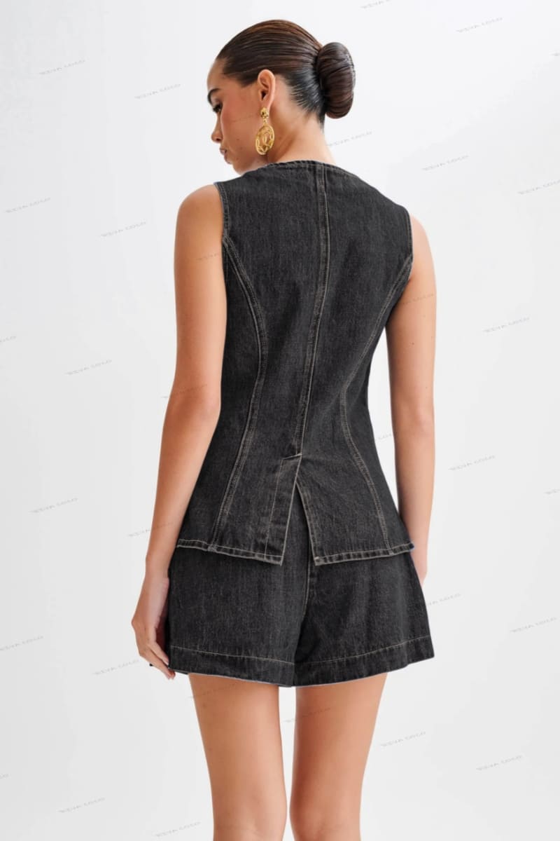Gracefully Styled Garment for Any Occasion
