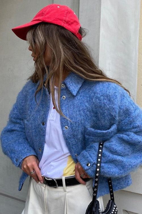 Gracefully Styled Jacket for Any Occasion