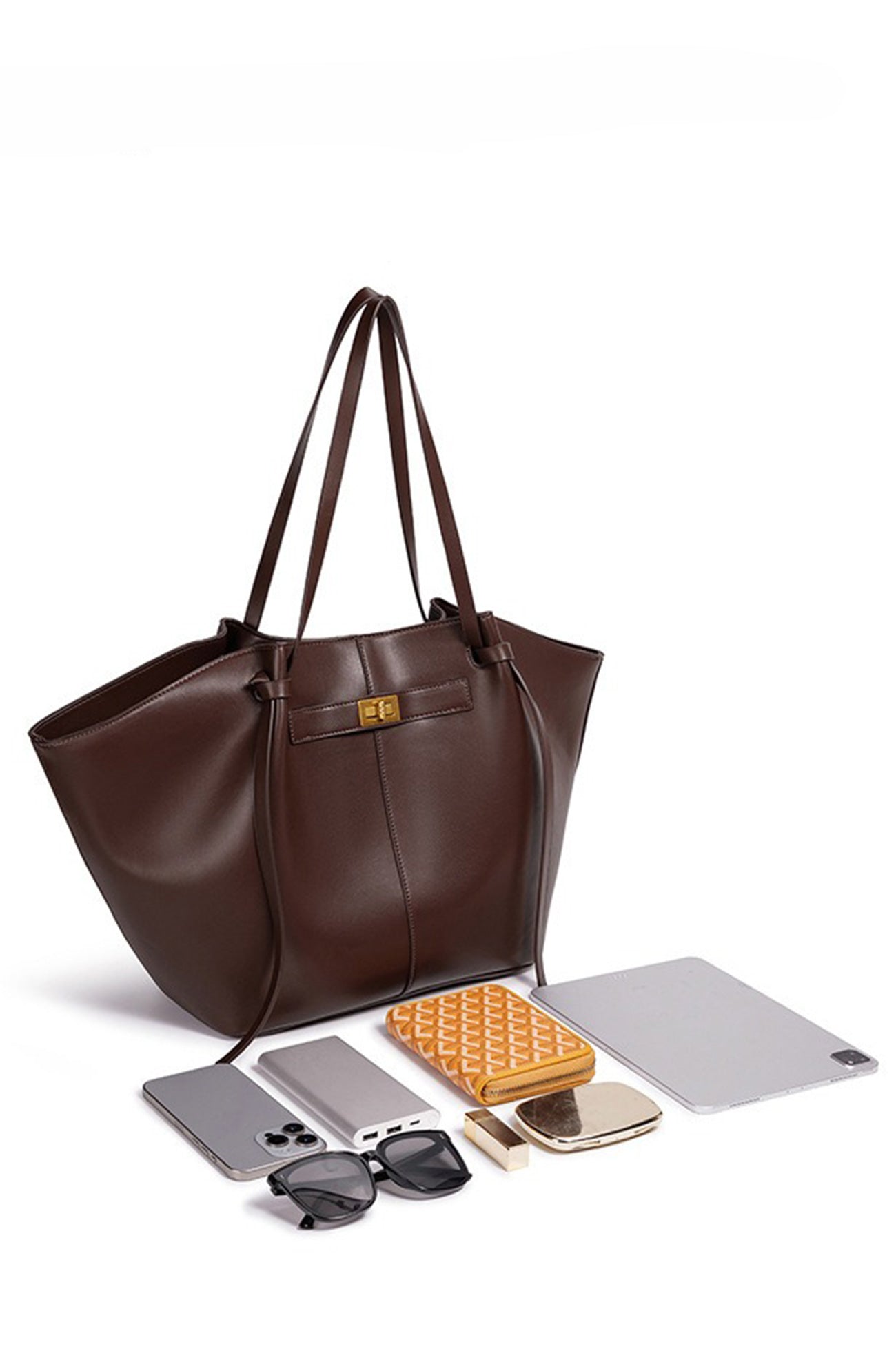A Vintage Style Bag with Delicate Timeless Details