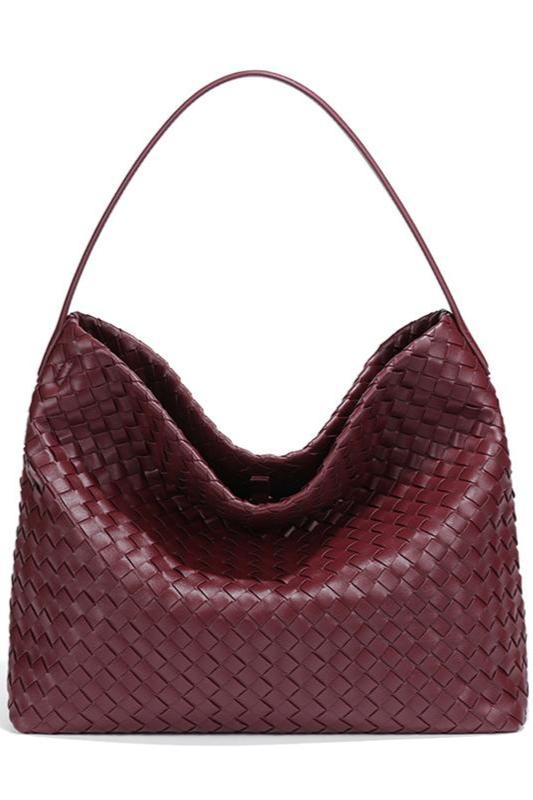 Beautifully Finished Bag in a Timeless Design