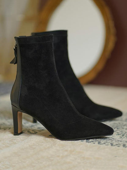Effortlessly Elegant Boots with a Timeless Design