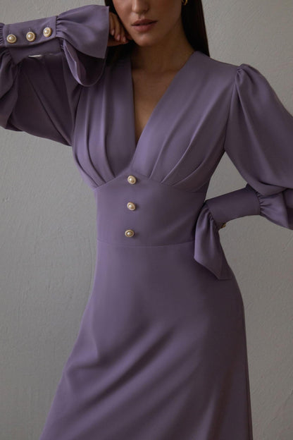 Effortlessly Elegant Dress with a Timeless Design