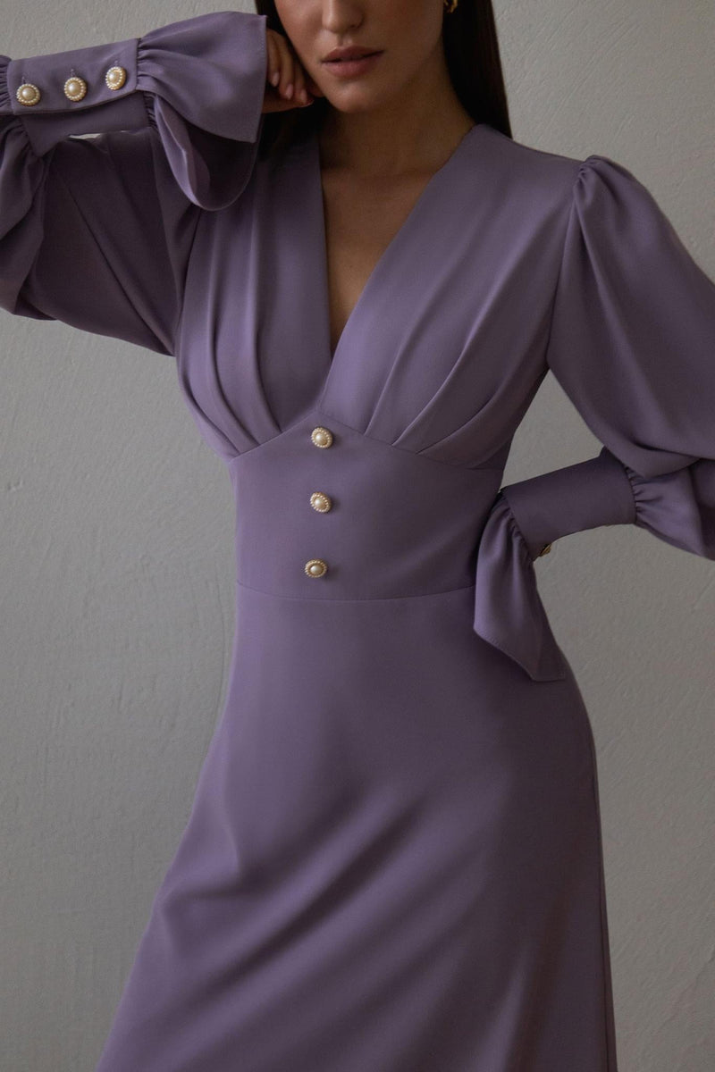Effortlessly Elegant Dress with a Timeless Design