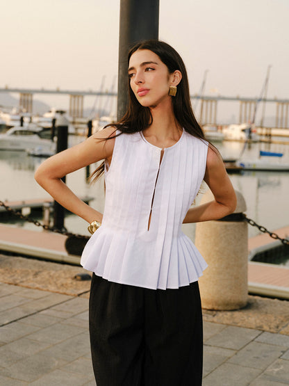 Well Tailored Top with a Graceful Silhouette