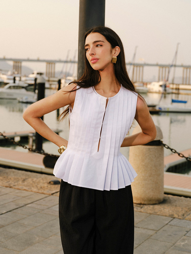 Well Tailored Top with a Graceful Silhouette