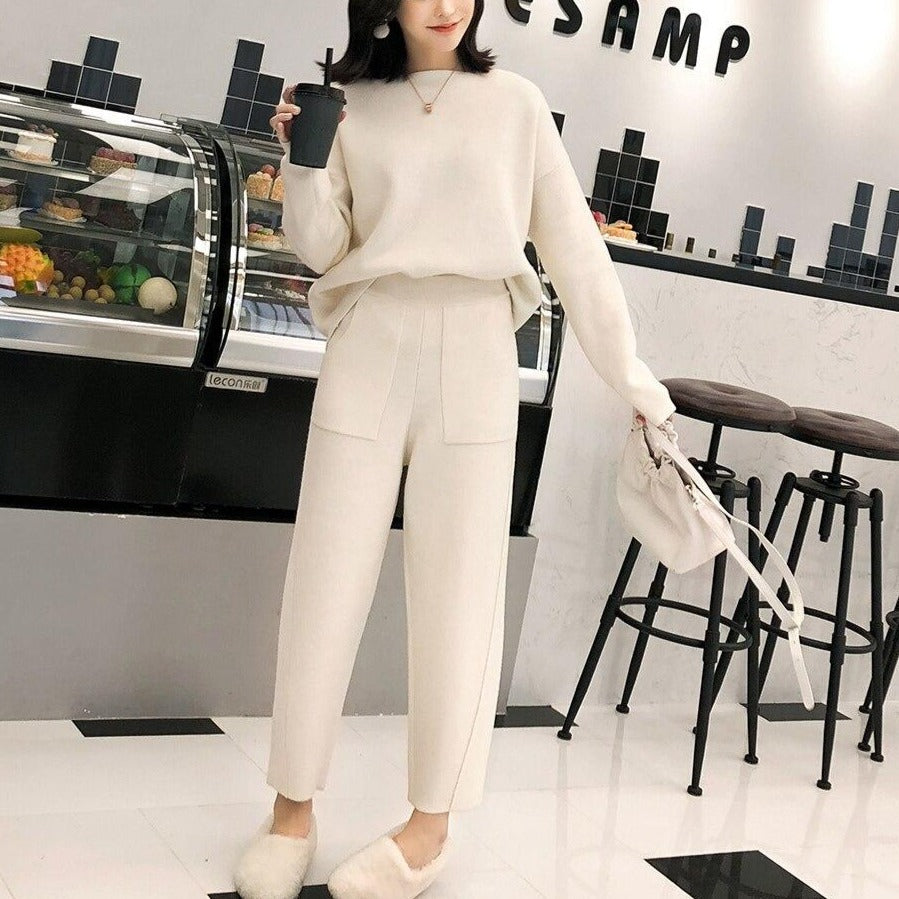 Classic Vintage Sweater with a Flattering Fit