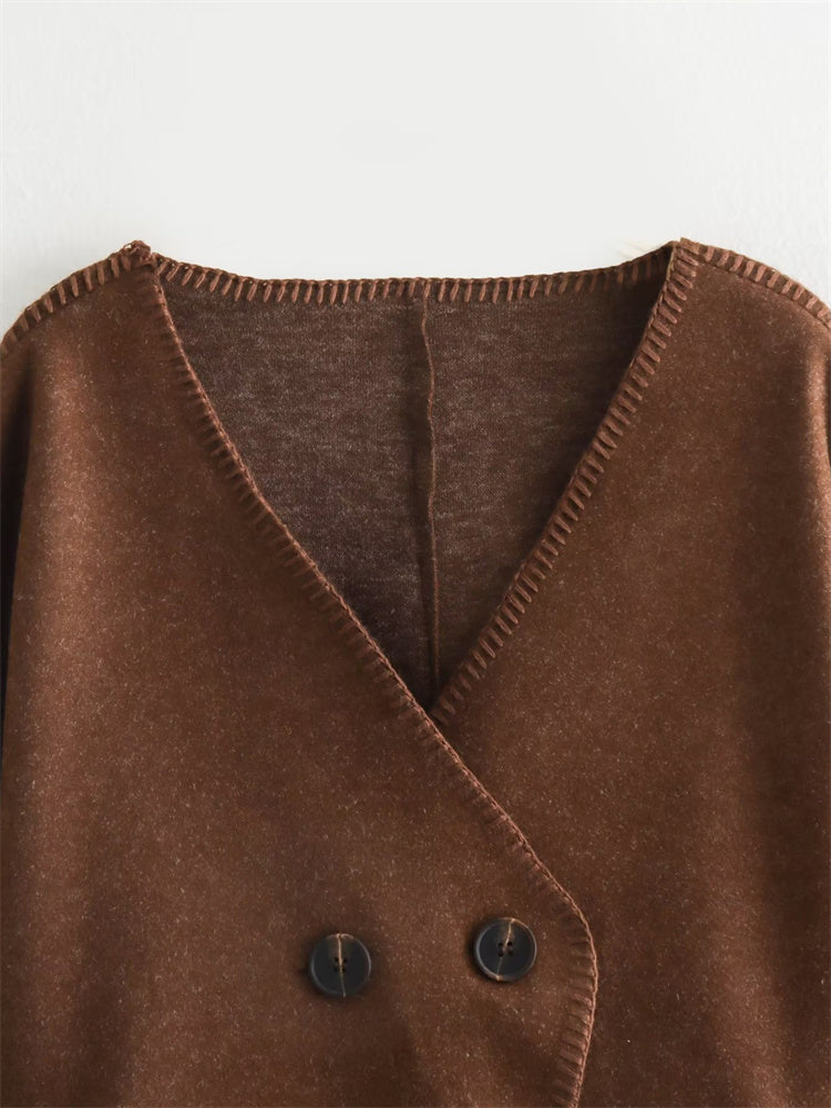 Beautifully Finished Coat in a Timeless Design
