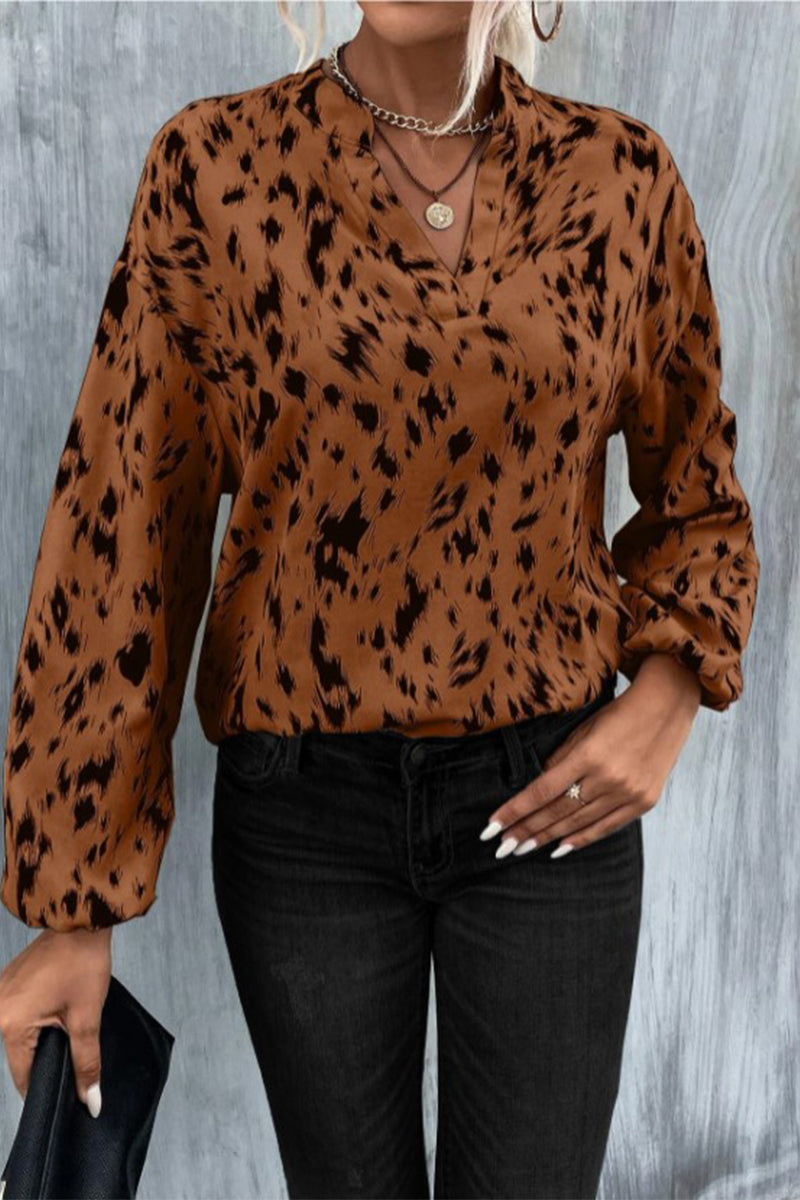 Effortlessly Elegant Top with a Timeless Design