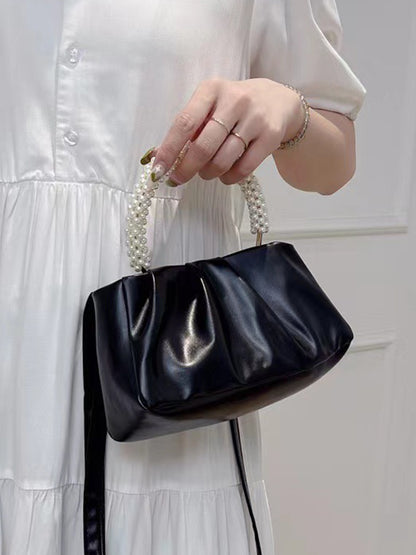 Well Tailored Bag with a Graceful Silhouette