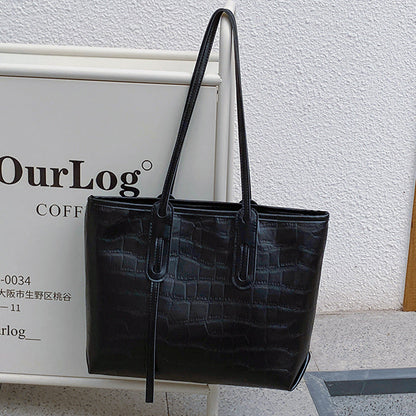 Effortlessly Elegant Bag with a Timeless Design
