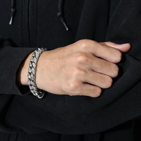 Gracefully Styled Garment for Any Occasion