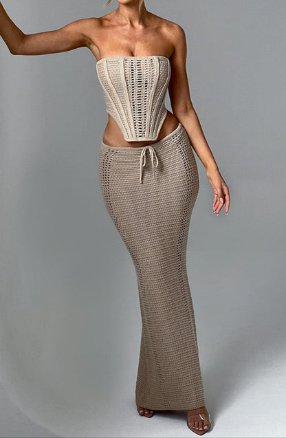 Effortlessly Elegant Garment with a Timeless Design