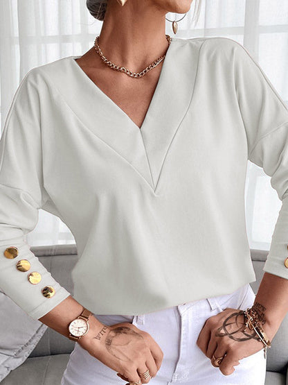 Effortlessly Elegant T-Shirt with a Timeless Design