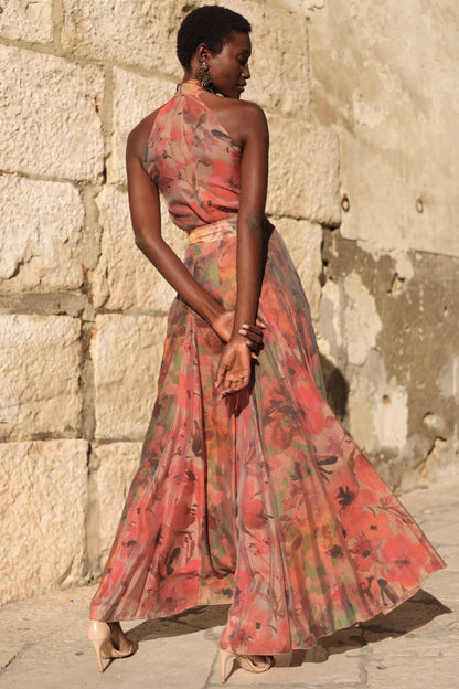 Well Tailored Garment with a Graceful Silhouette