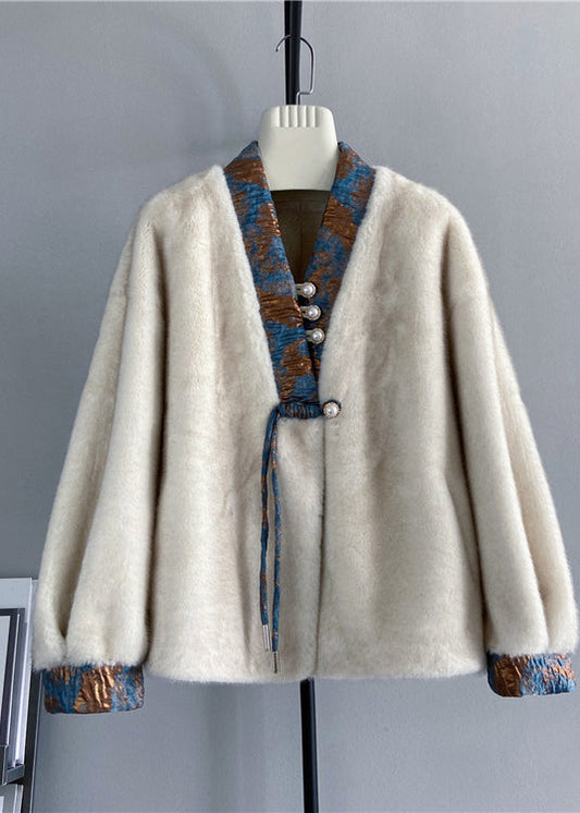 Effortlessly Elegant Coat with a Timeless Design