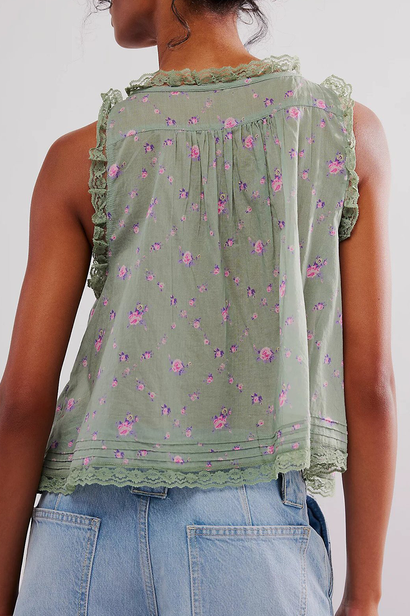 Classic Vintage Top with a Flattering Fit