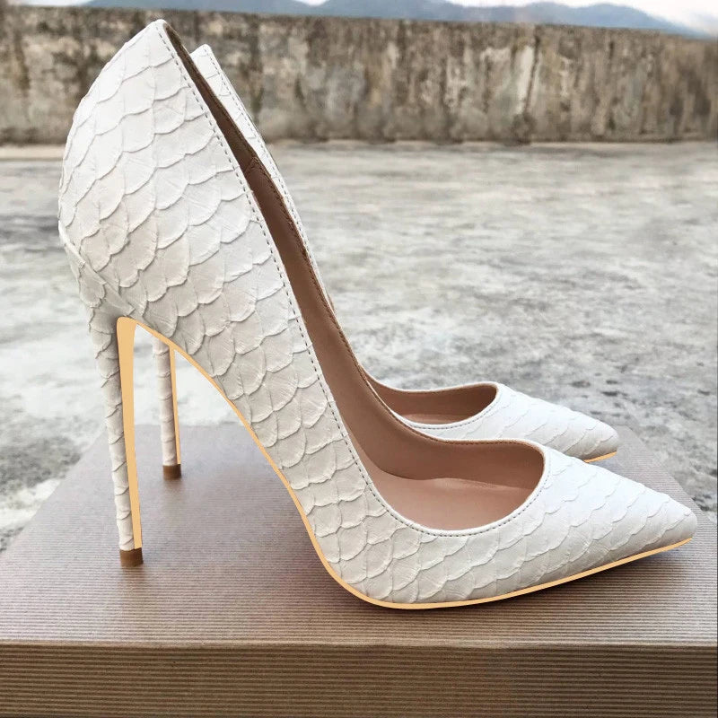 Effortlessly Elegant Heels with a Timeless Design