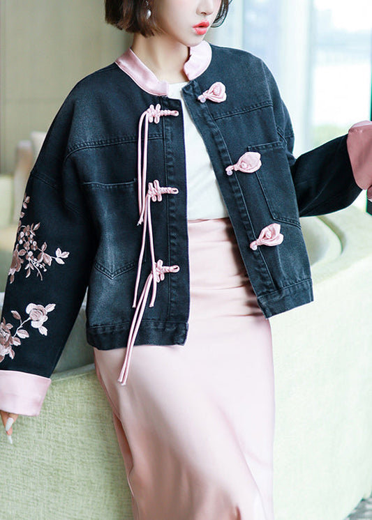 Elegantly Styled Coat for Everyday Wear