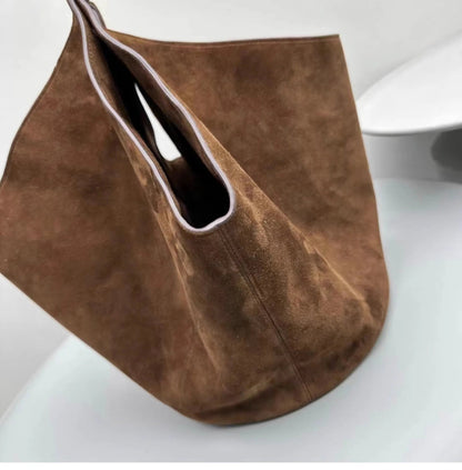 Gracefully Styled Bag for Any Occasion