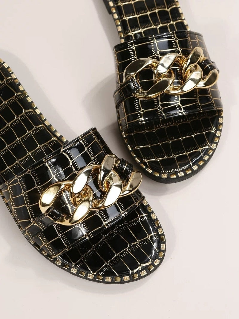 Effortlessly Elegant Sandals with a Timeless Design