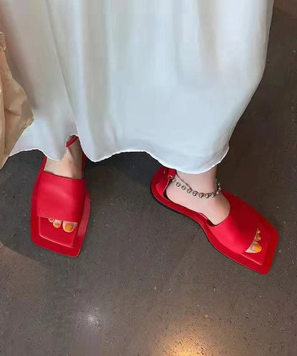Well Tailored Sandals with a Graceful Silhouette